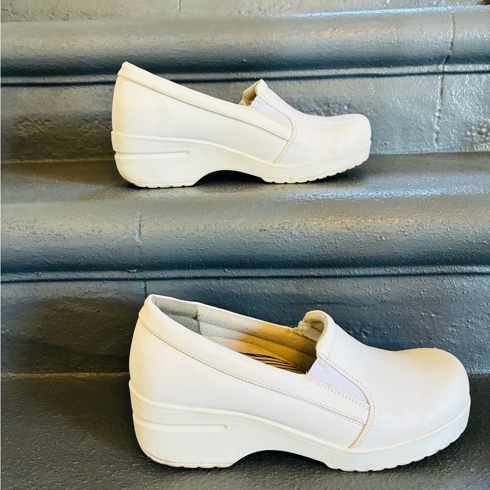 Easy Street Slip-On Shoes, white, size 8.5.